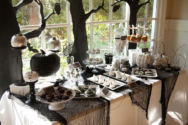 trang trí bàn ăn chủ đề halloween