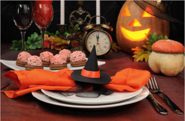 trang trí bàn ăn chủ đề halloween