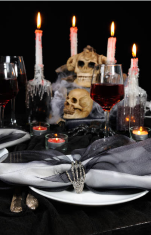 trang trí bàn ăn chủ đề halloween
