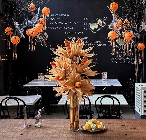 trang trí bàn ăn chủ đề halloween
