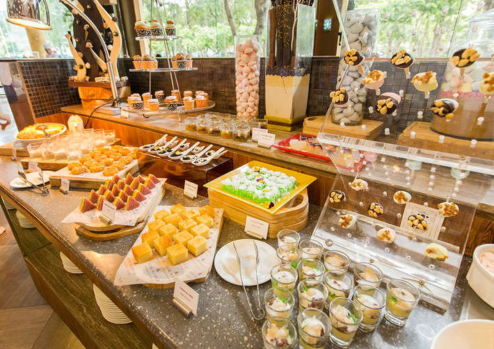 các vật dụng phục vụ cơ bản trong nhà hàng buffet