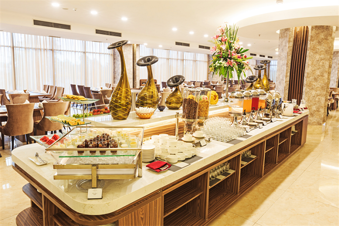 các vật dụng phục vụ cơ bản trong nhà hàng buffet