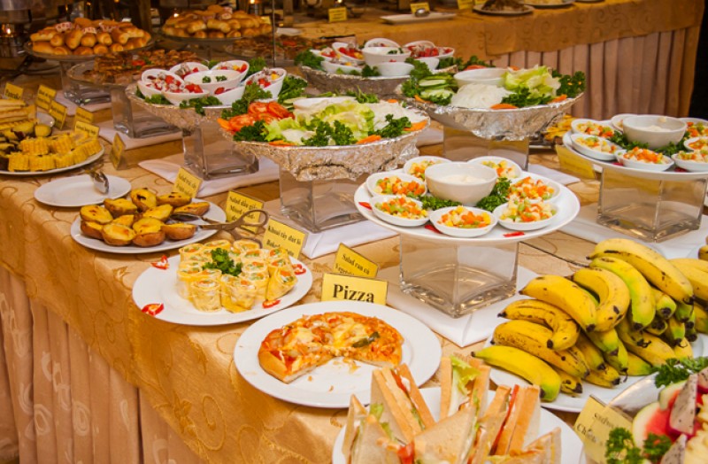các vật dụng phục vụ cơ bản trong nhà hàng buffet