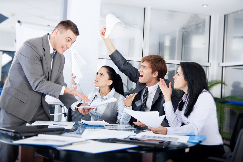 Đừng ngoài những trò “đấu đá” nơi công sở