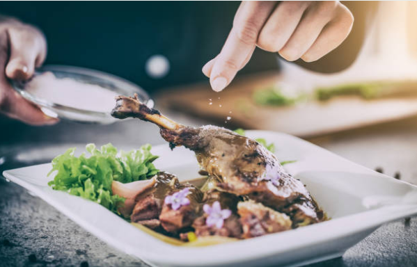 10 Câu hỏi phỏng vấn đầu bếp thường gặp và những điều ứng viên cần biết