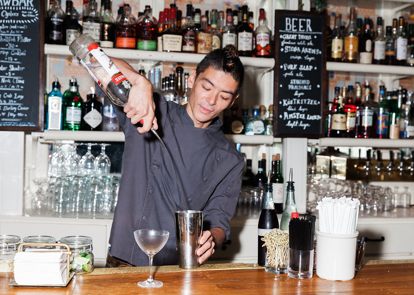 Pour Spout là gì? 3 điều về Pour Spout mà Bartender cần biết
