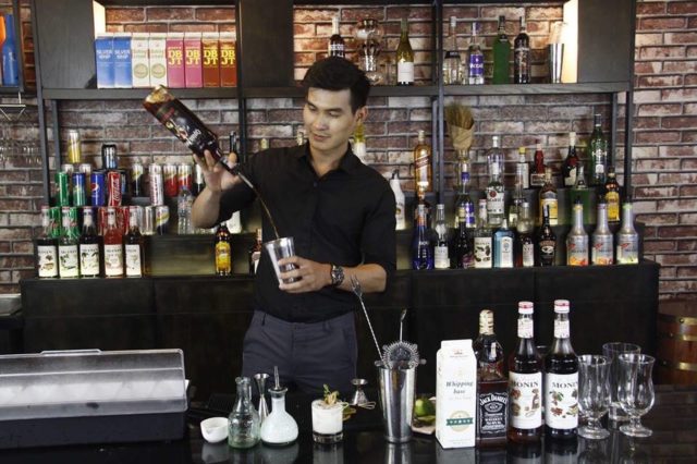 Pour Spout là gì? 3 điều về Pour Spout mà Bartender cần biết