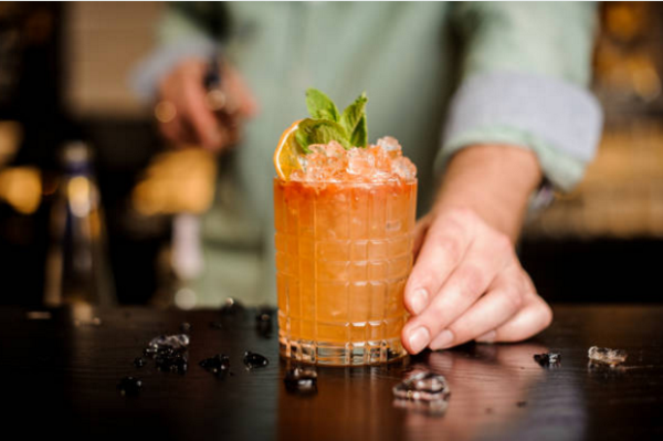 7 bí mật không tưởng bartender thường dùng để moi tiền khách