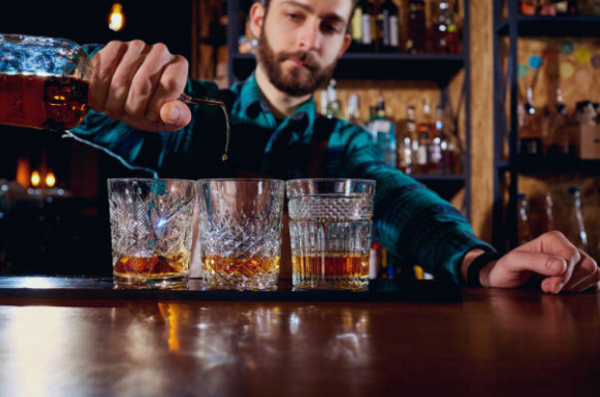 7 bí mật không tưởng bartender thường dùng để moi tiền khách