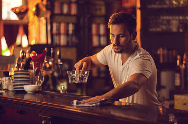 muốn trở thành bartender chuyên nghiệp nên bắt đầu từ đâu