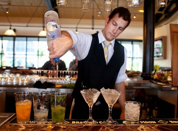 muốn trở thành bartender chuyên nghiệp nên bắt đầu từ đâu