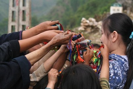 “Không mua là không may đâu” – câu bùa trú dễ bị yểm khi lên Sapa