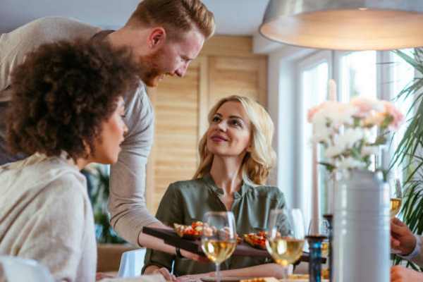 làm thế nào để trở thành nhân viên phục vụ nhà hàng chuyên nghiệp