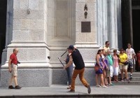 Anh chàng chạy khắp New York “đốn hạ” gậy tự sướng của khách E28bet casino phiên bản mới