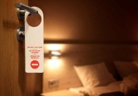 Làm thế nào để Housekeeping xử lý tình huống phòng Trang Chủ Cổng Game Cá Cược Uy Tín E2 BET treo biển không làm phiền?