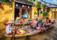 Hội An gặp khó ló khôn với tour E28bet casino phiên bản mới dạo phố cổ bằng ghe